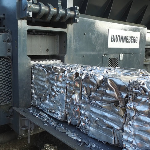 Presă de balotat pentru fier vechi Bronneberg SP-350